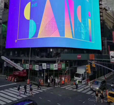 纽约时代广场1600㎡超高分辨率屏正式点